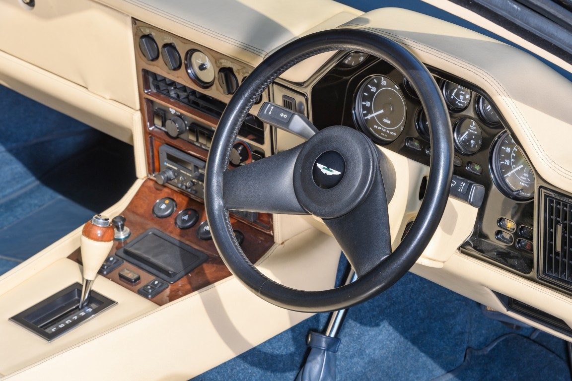 Aston Martin V8 Volante Volante Zagato (Manual)